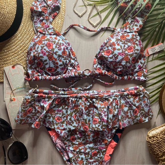 RARE Maaji • Floral Sliding Tri Ruffle Pirouette TopDestiny Bikini Bottoms 👙